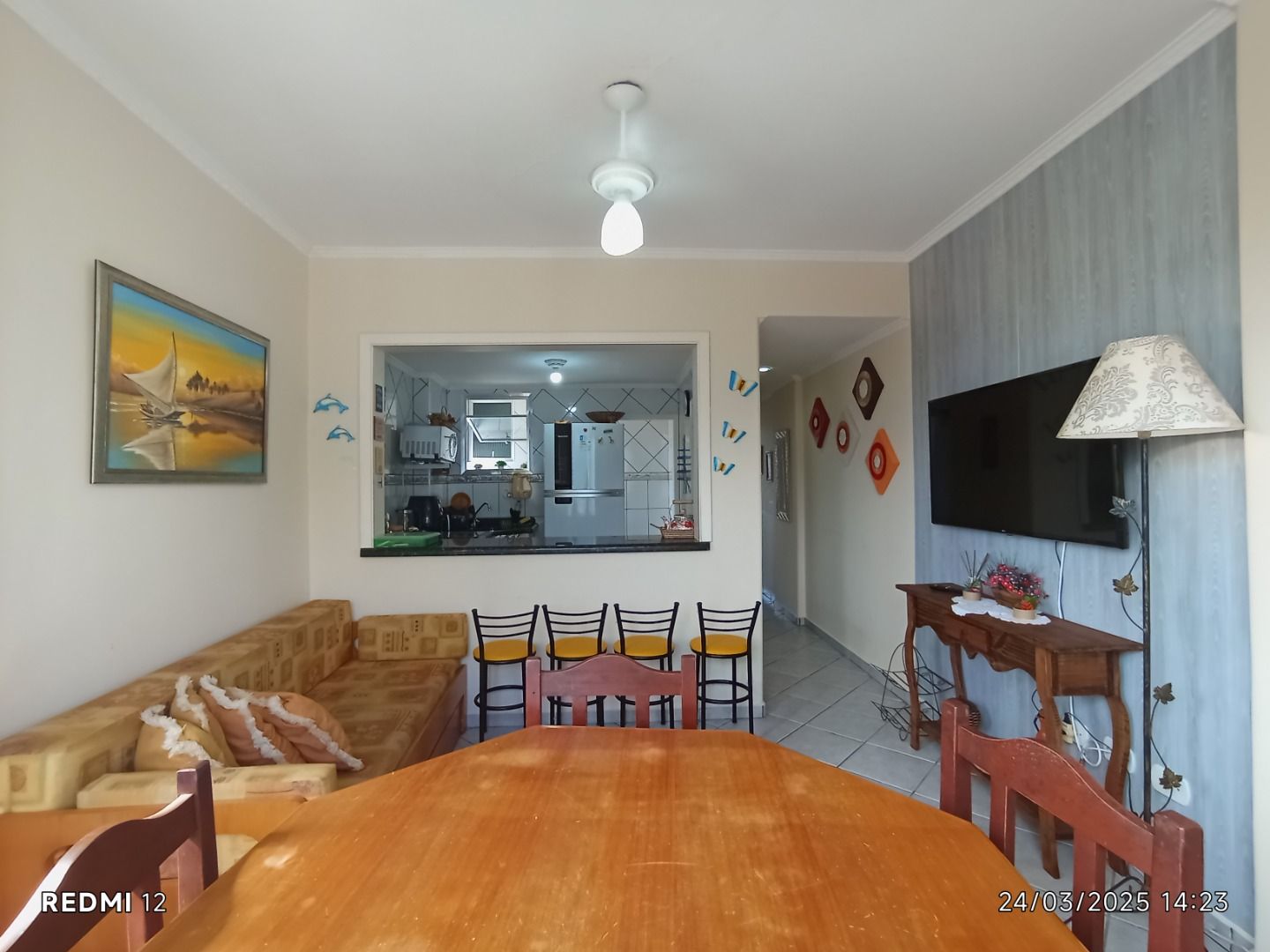 Apartamento no Balneário Stella Maris, em Peruíbe, com vista para o mar, 65 m², cozinha americana e localização privilegiada.