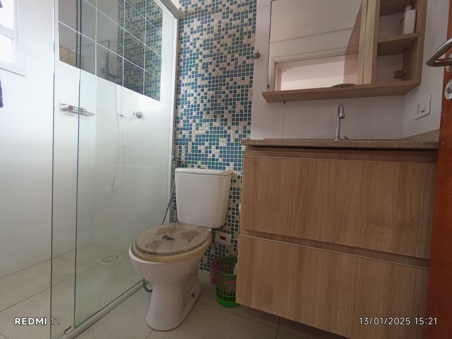 Apartamento duplex no Centro de Peruíbe com 280 m², 4 suítes, varanda gourmet, ofurô e vista permanente para o mar.