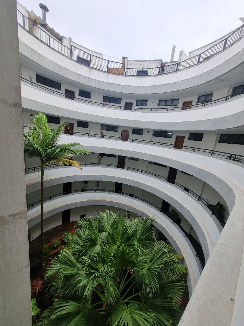 Apartamento no Balneário Samburá, em Peruíbe, com 2 dormitórios, suíte, sacadas com vista para o mar, condomínio com lazer e segurança 24 horas.