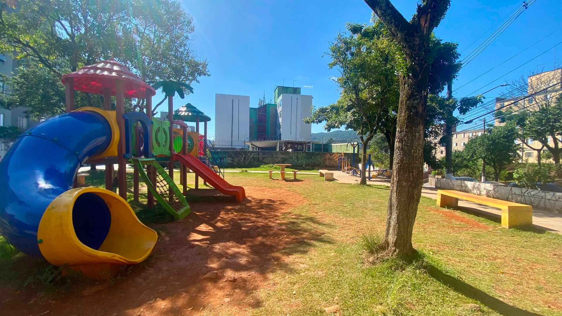 partamento no Condomínio Edifício Tabajara II com 52 m², 2 dormitórios, sala bem iluminada, vaga fixa e localização estratégica em São Paulo.