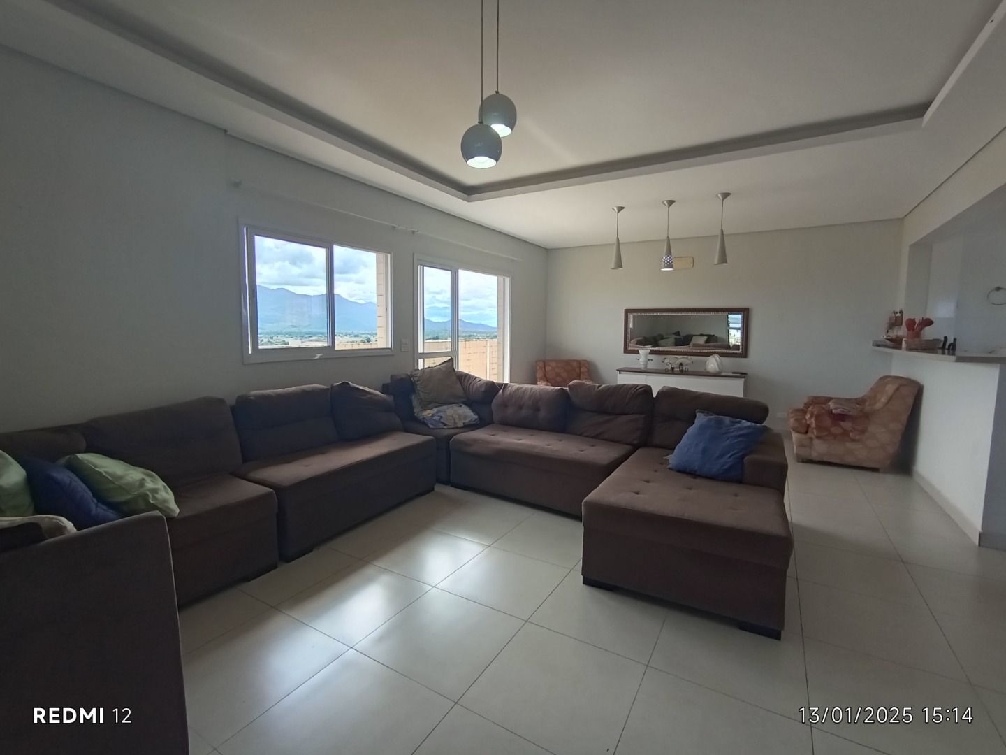 Apartamento duplex no Centro de Peruíbe com 280 m², 4 suítes, varanda gourmet, ofurô e vista permanente para o mar.