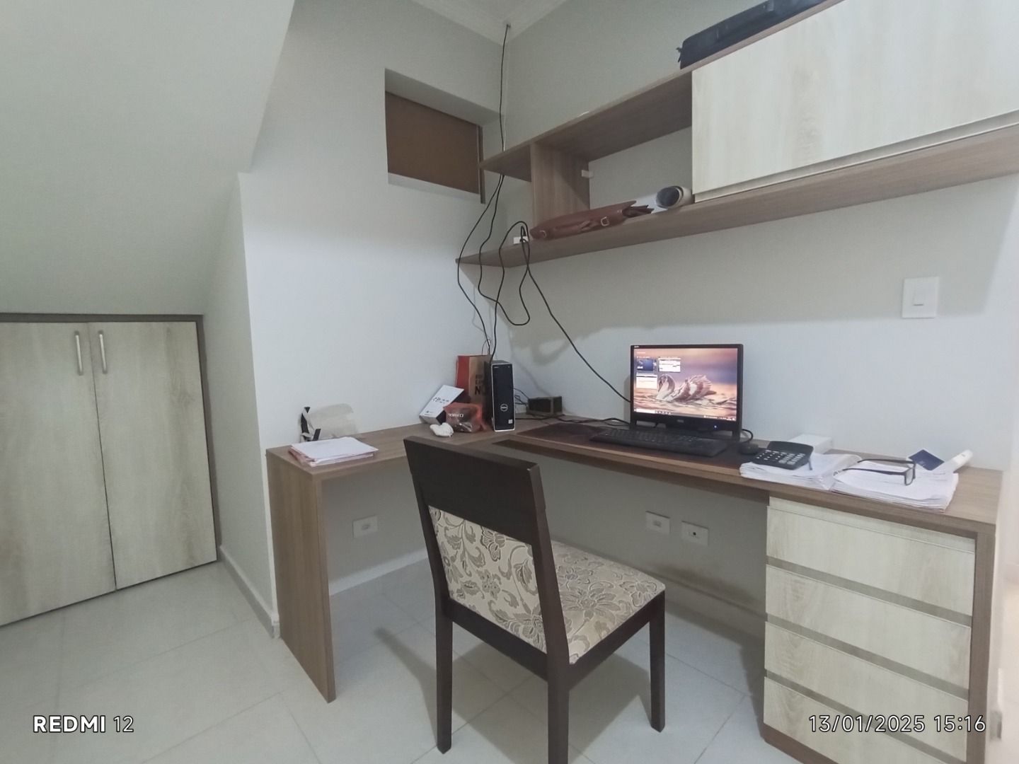 Apartamento duplex no Centro de Peruíbe com 280 m², 4 suítes, varanda gourmet, ofurô e vista permanente para o mar.