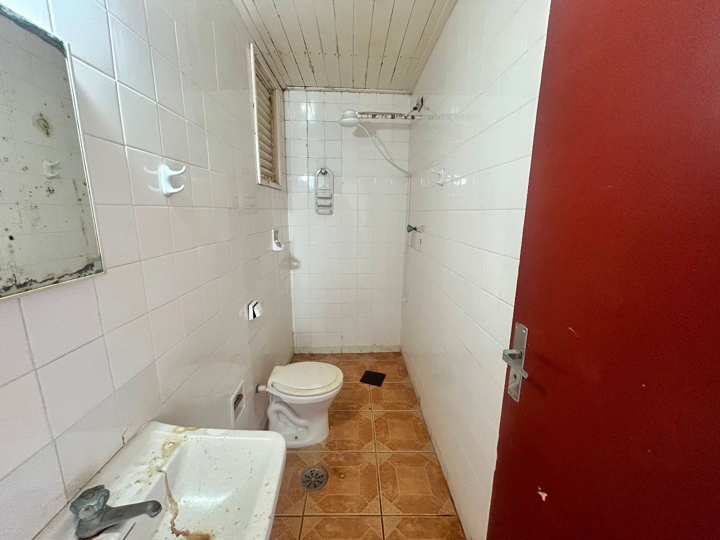 Apartamento no Centro de Peruíbe, com 43 m², 1 dormitório, varanda com vista para o mar e portaria 24 horas.
