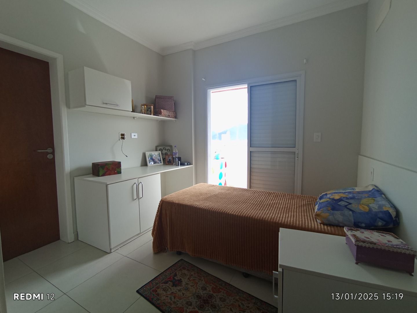 Apartamento duplex no Centro de Peruíbe com 280 m², 4 suítes, varanda gourmet, ofurô e vista permanente para o mar.