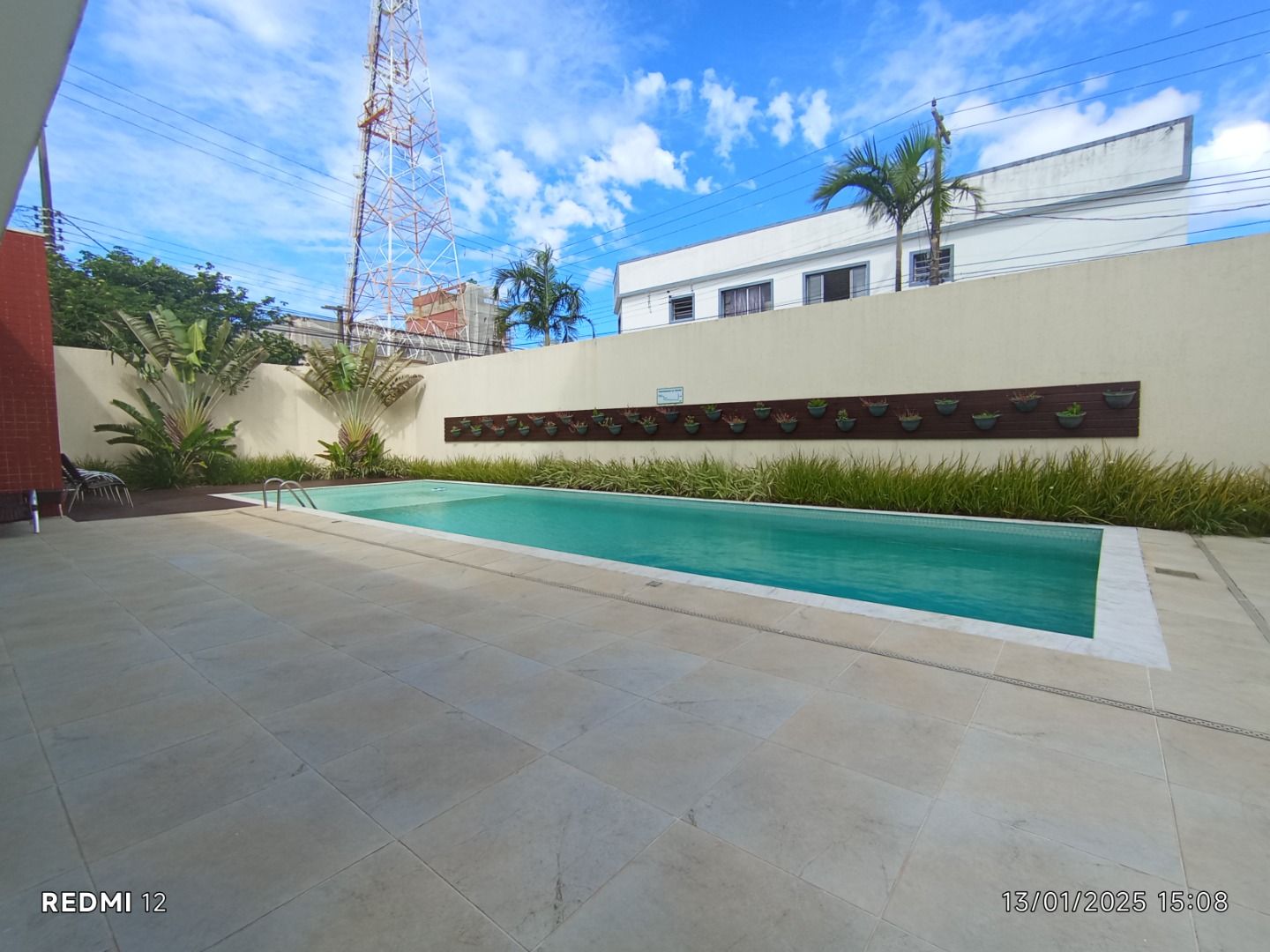 Apartamento duplex no Centro de Peruíbe com 280 m², 4 suítes, varanda gourmet, ofurô e vista permanente para o mar.