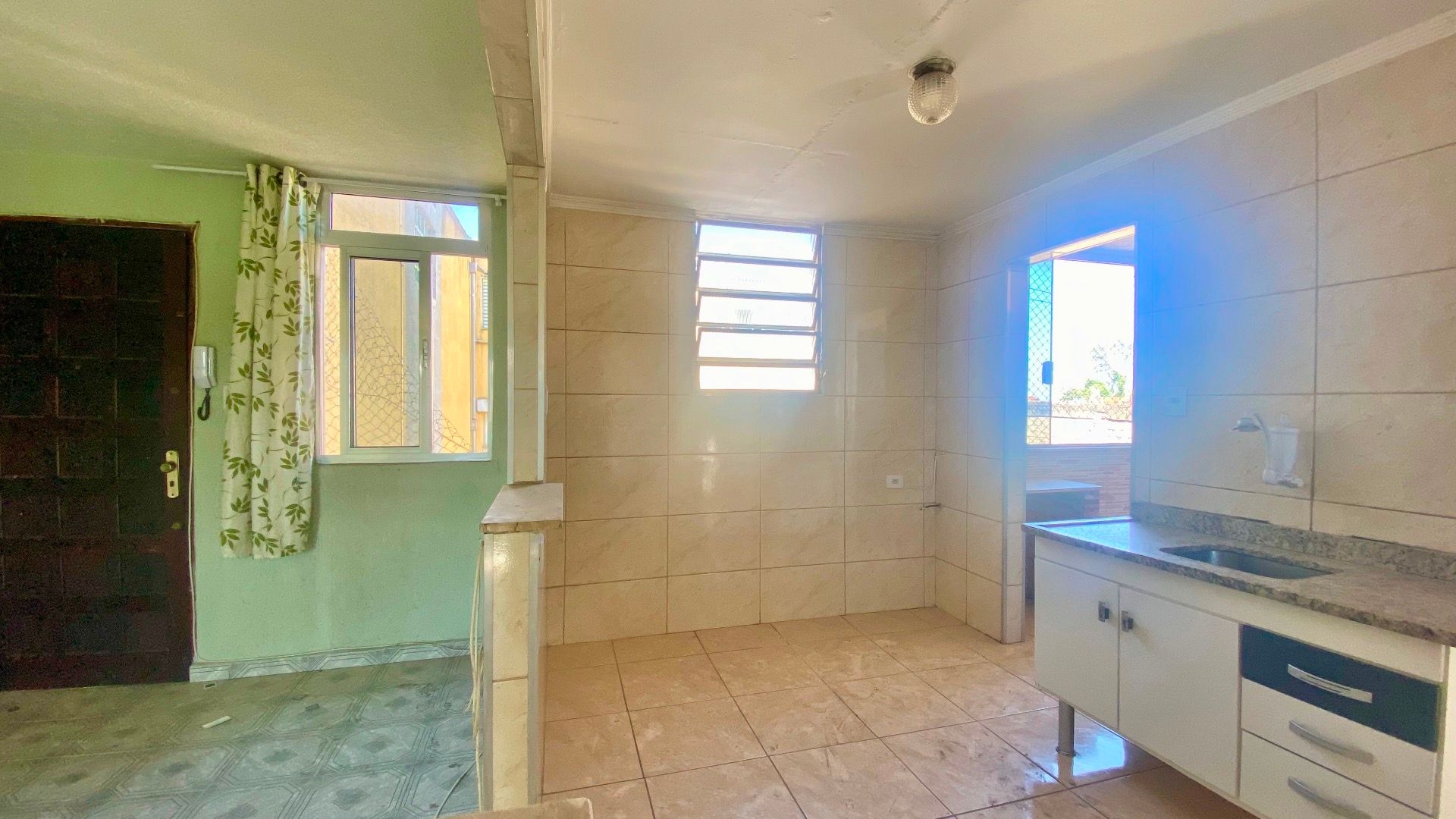 partamento no Condomínio Edifício Tabajara II com 52 m², 2 dormitórios, sala bem iluminada, vaga fixa e localização estratégica em São Paulo.