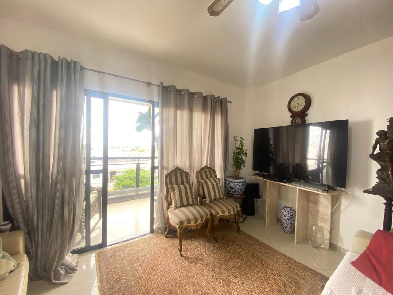 Apartamento no Balneário Samburá, em Peruíbe, com 2 dormitórios, suíte, sacadas com vista para o mar, condomínio com lazer e segurança 24 horas.