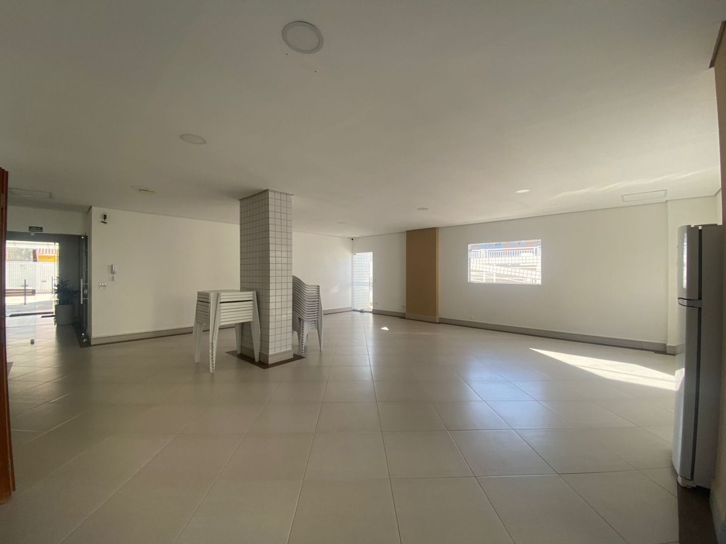 Apartamento no Centro de Peruíbe com 144 m², 3 dormitórios, varanda gourmet com vista para o mar e alto padrão.