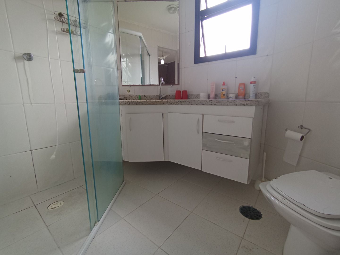 Cobertura duplex no Balneário Stella Maris, em Peruíbe, com 264 m², 3 dormitórios, suíte, jacuzzi, churrasqueira e área de lazer privativa.