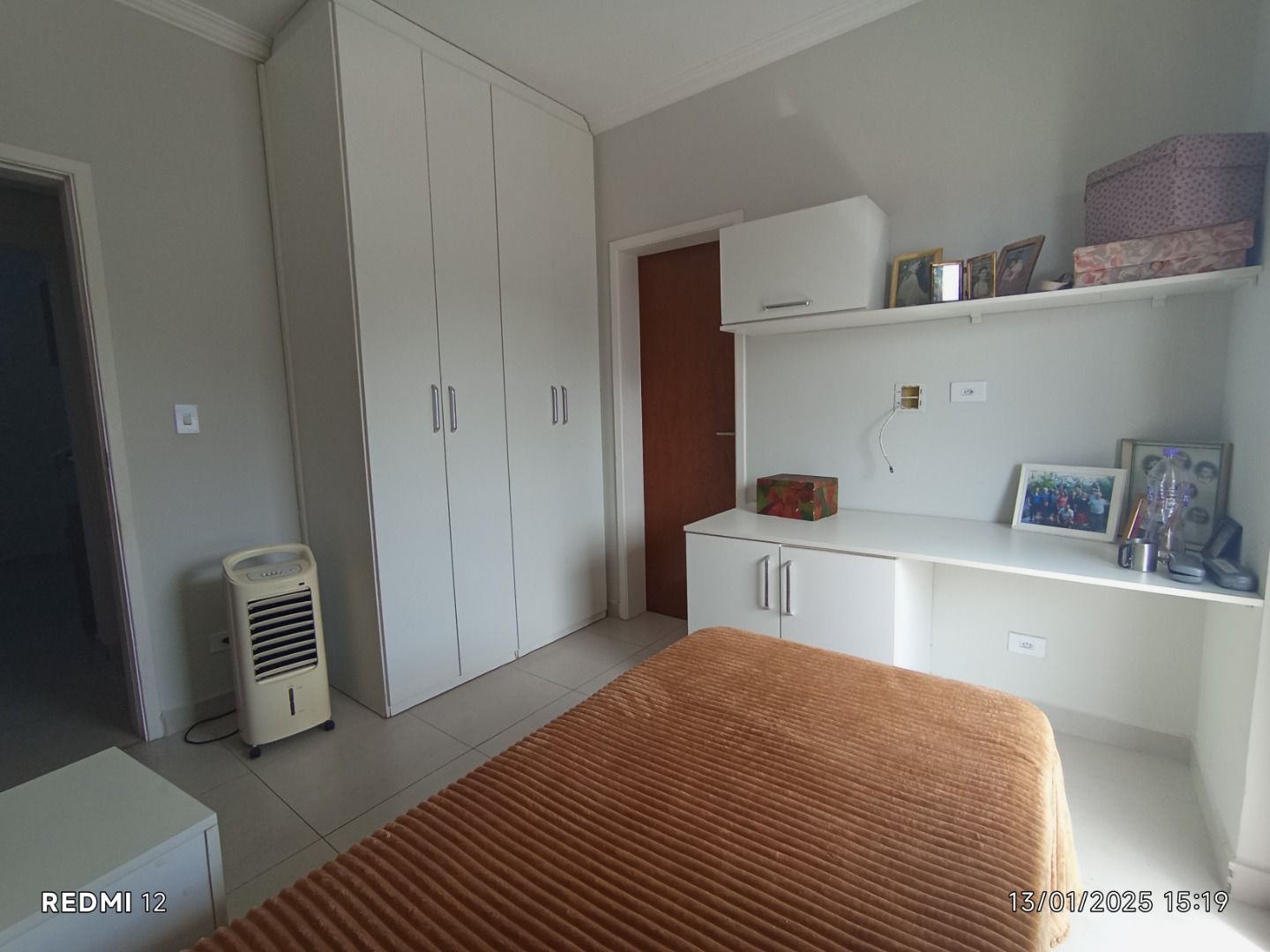 Apartamento duplex no Centro de Peruíbe com 280 m², 4 suítes, varanda gourmet, ofurô e vista permanente para o mar.