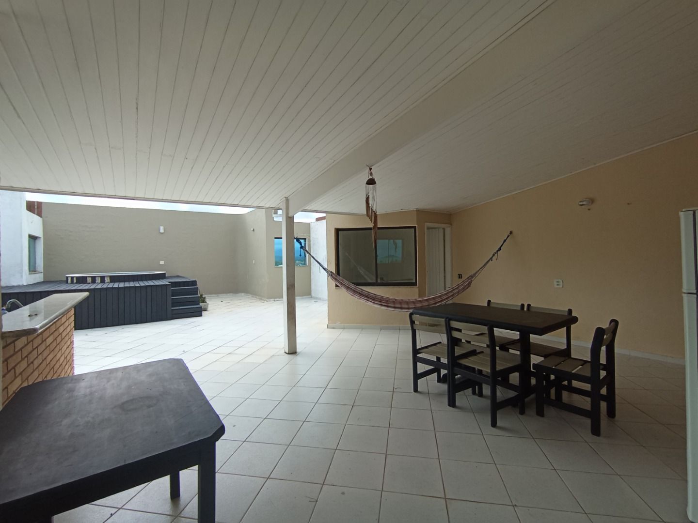 Cobertura duplex no Balneário Stella Maris, em Peruíbe, com 264 m², 3 dormitórios, suíte, jacuzzi, churrasqueira e área de lazer privativa.