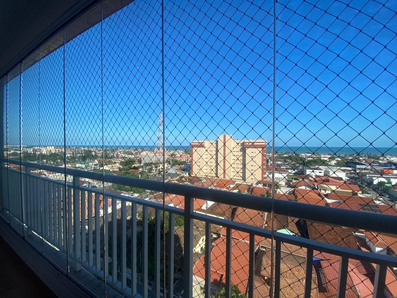 Apartamento no Centro de Peruíbe com 144 m², 3 dormitórios, varanda gourmet com vista para o mar e alto padrão.