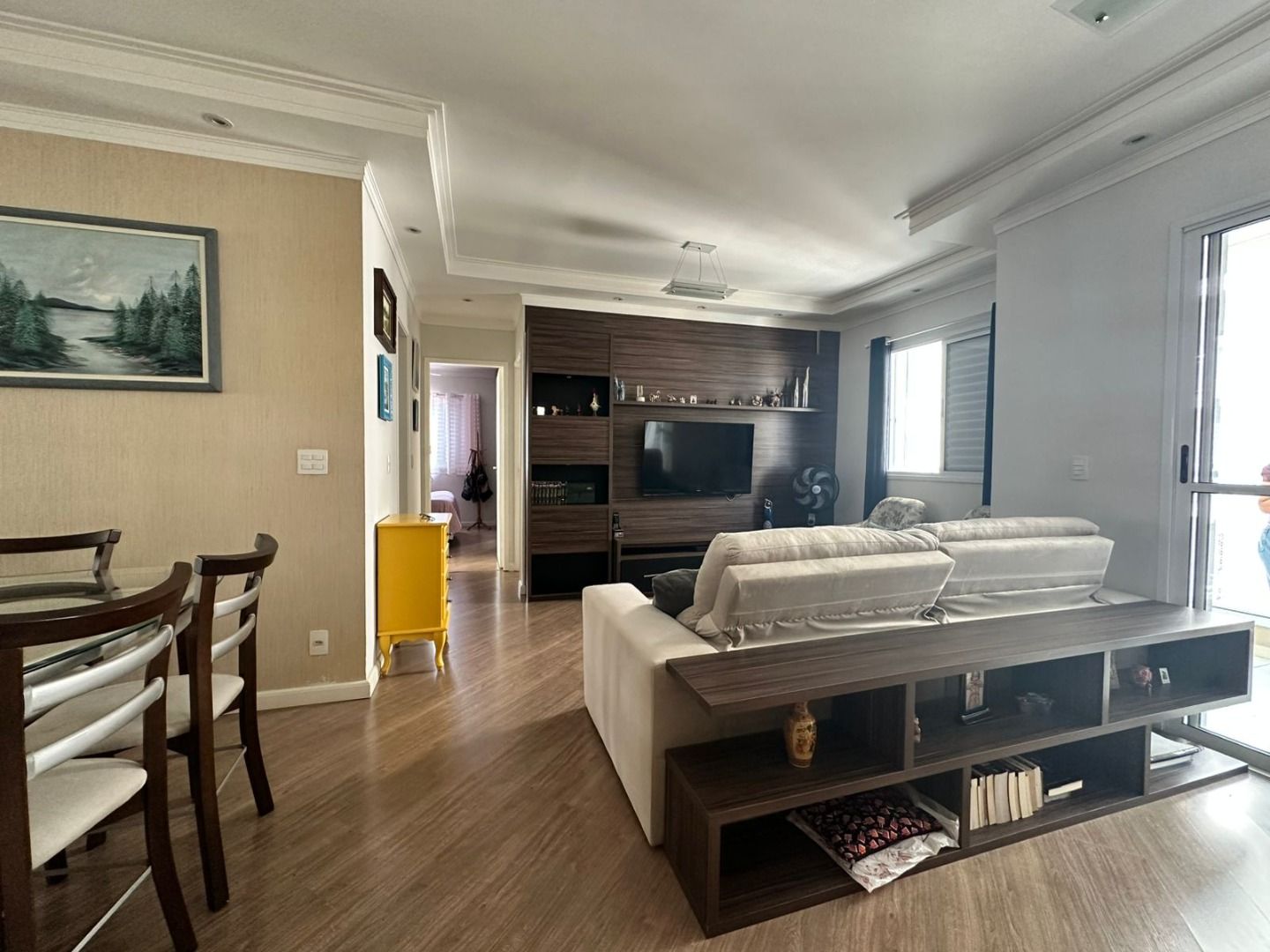 Apartamento no Condomínio Alphaview, em Barueri, com 83 m², suíte, sala ampliada, churrasqueira elétrica e 2 vagas.