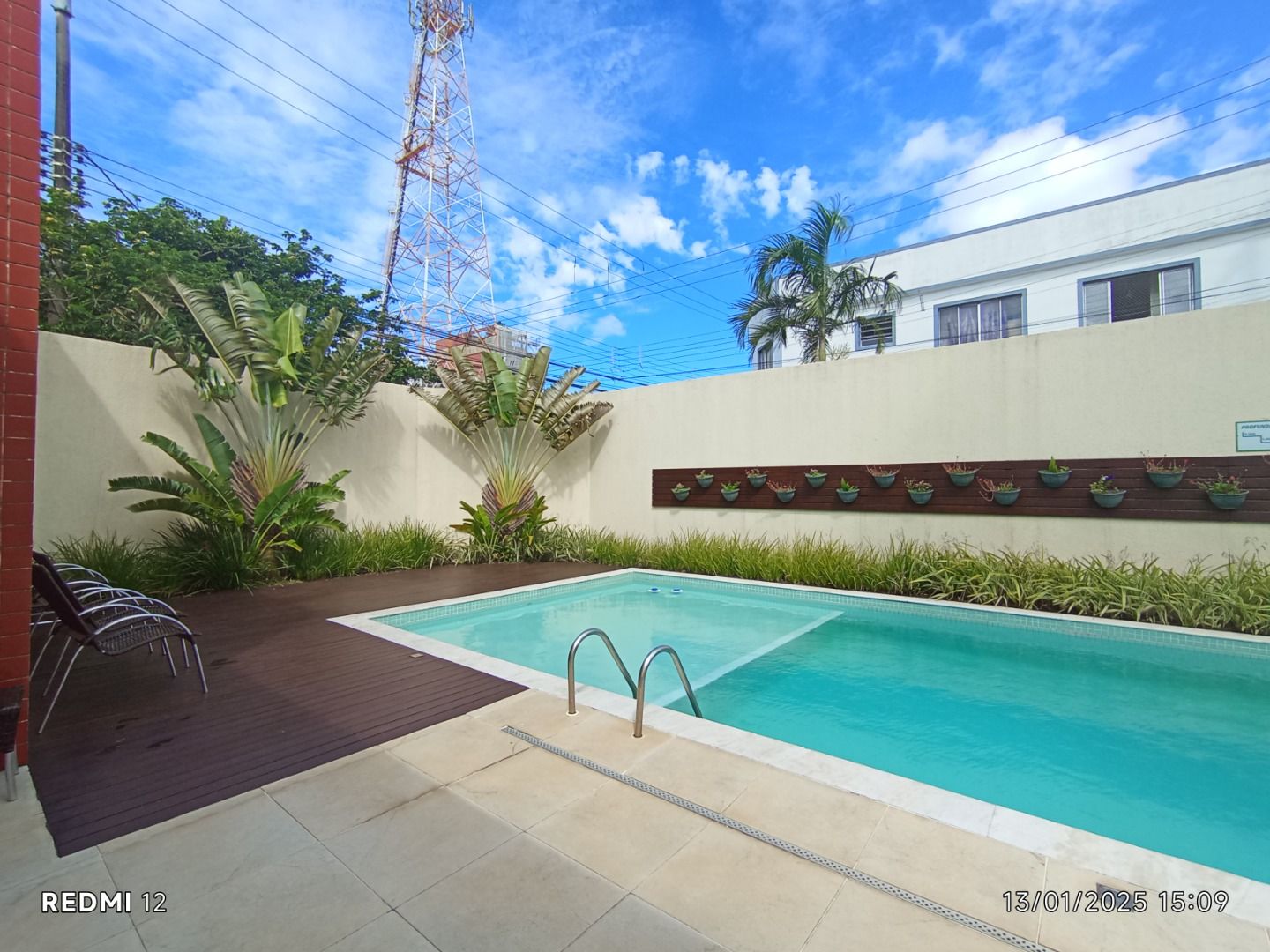 Apartamento duplex no Centro de Peruíbe com 280 m², 4 suítes, varanda gourmet, ofurô e vista permanente para o mar.