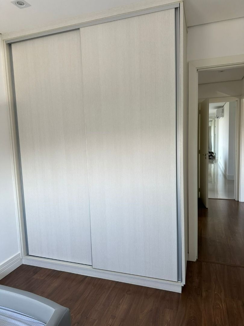 Apartamento no Centro Empresarial Tamboré, em Santana de Parnaíba, com 158 m², 3 suítes, varanda gourmet, 3 vagas e lazer completo.