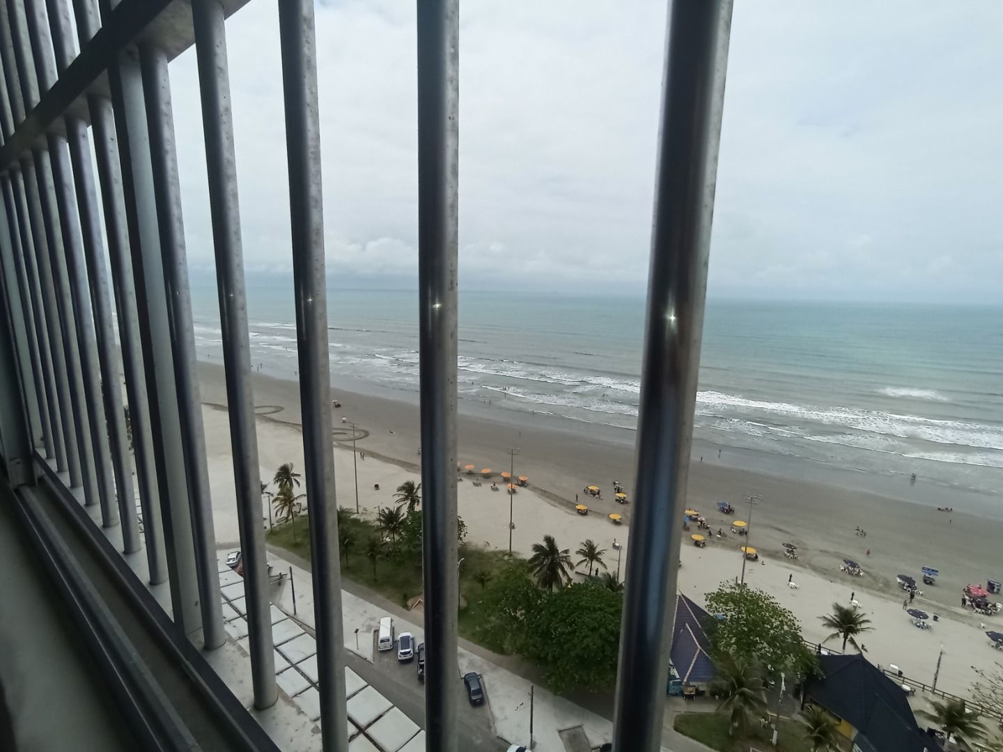 Apartamento no Centro de Peruíbe, frente para o mar, com 120 m², vista panorâmica e localização privilegiada.