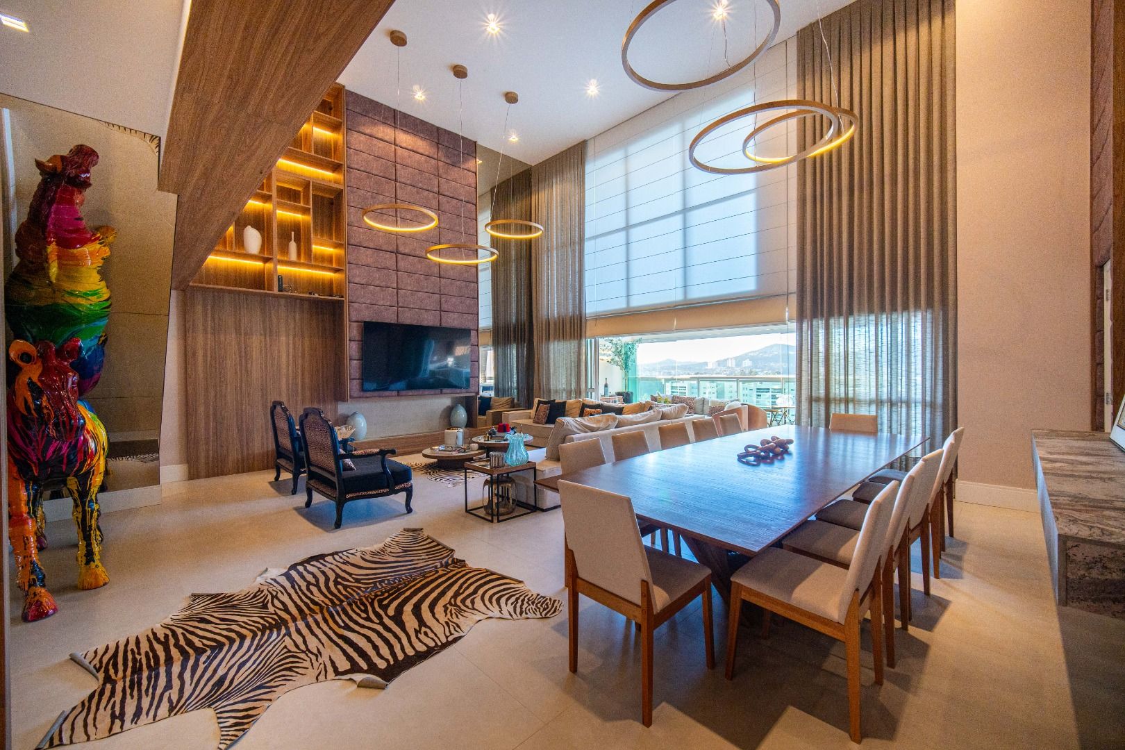 Apartamento em Alphaville Centro de Apoio I, Barueri, com 336 m², 5 suítes, piscina privativa, espaço gourmet, mobiliado e vista para o lago.