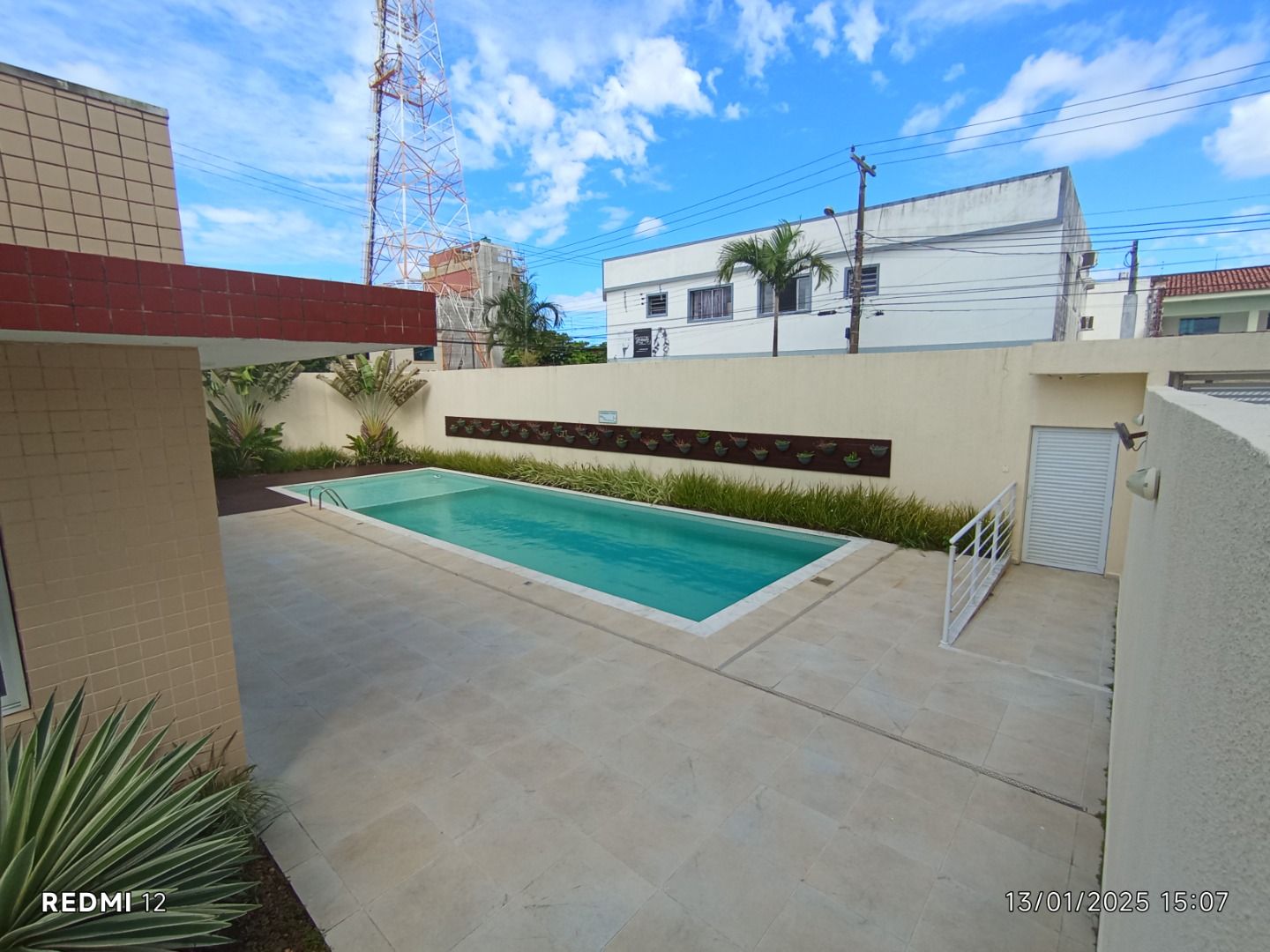 Apartamento duplex no Centro de Peruíbe com 280 m², 4 suítes, varanda gourmet, ofurô e vista permanente para o mar.