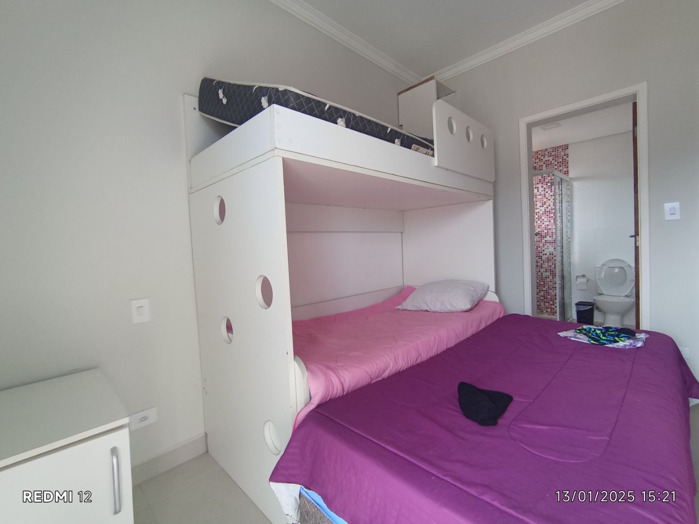 Apartamento duplex no Centro de Peruíbe com 280 m², 4 suítes, varanda gourmet, ofurô e vista permanente para o mar.