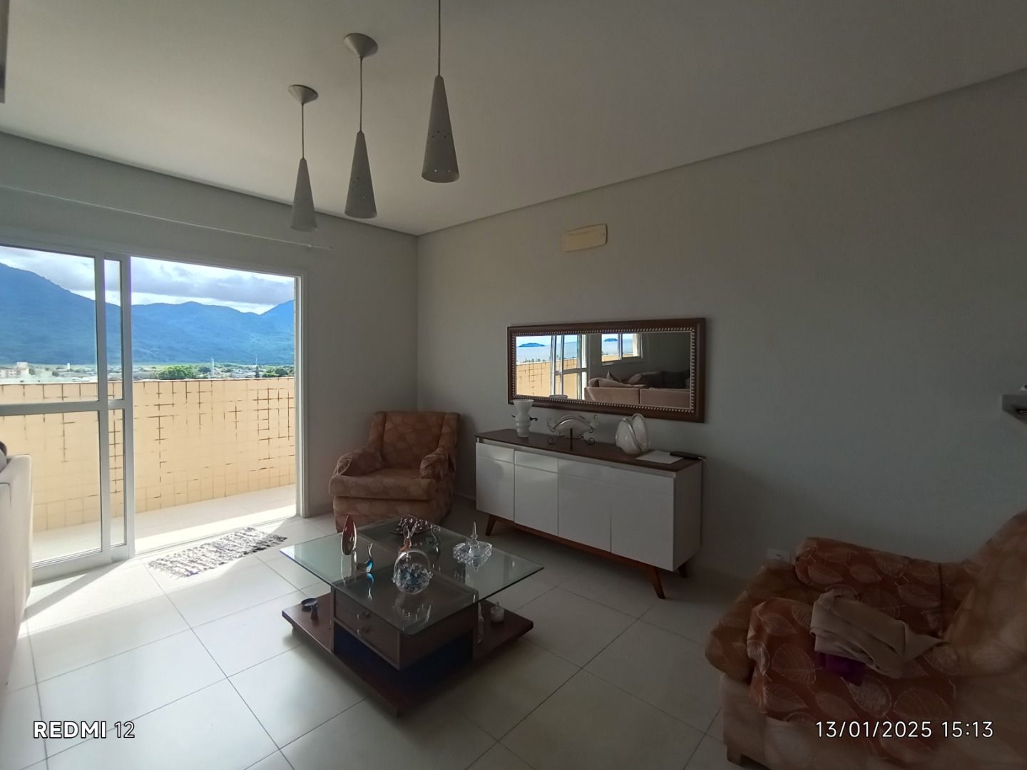 Apartamento duplex no Centro de Peruíbe com 280 m², 4 suítes, varanda gourmet, ofurô e vista permanente para o mar.
