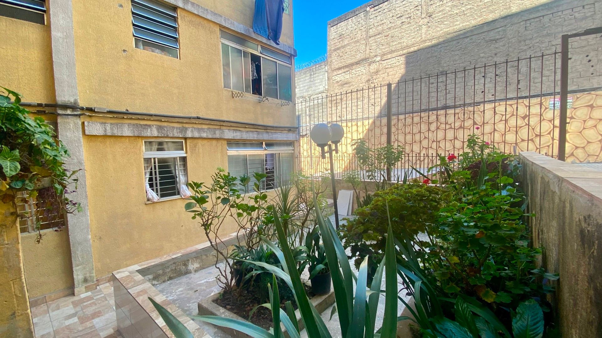 partamento no Condomínio Edifício Tabajara II com 52 m², 2 dormitórios, sala bem iluminada, vaga fixa e localização estratégica em São Paulo.