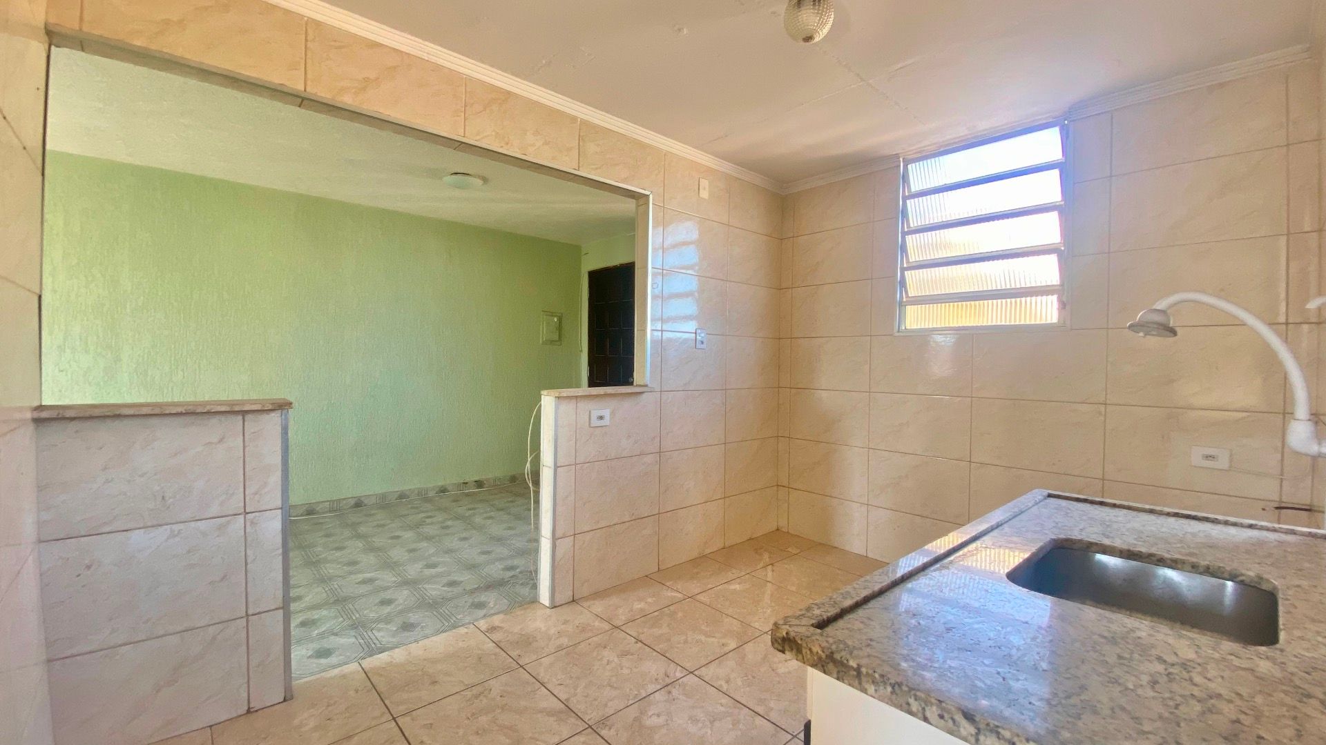 partamento no Condomínio Edifício Tabajara II com 52 m², 2 dormitórios, sala bem iluminada, vaga fixa e localização estratégica em São Paulo.