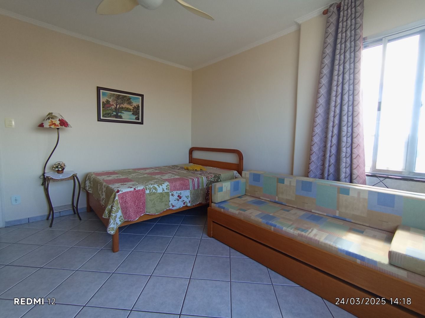 Apartamento no Balneário Stella Maris, em Peruíbe, com vista para o mar, 65 m², cozinha americana e localização privilegiada.