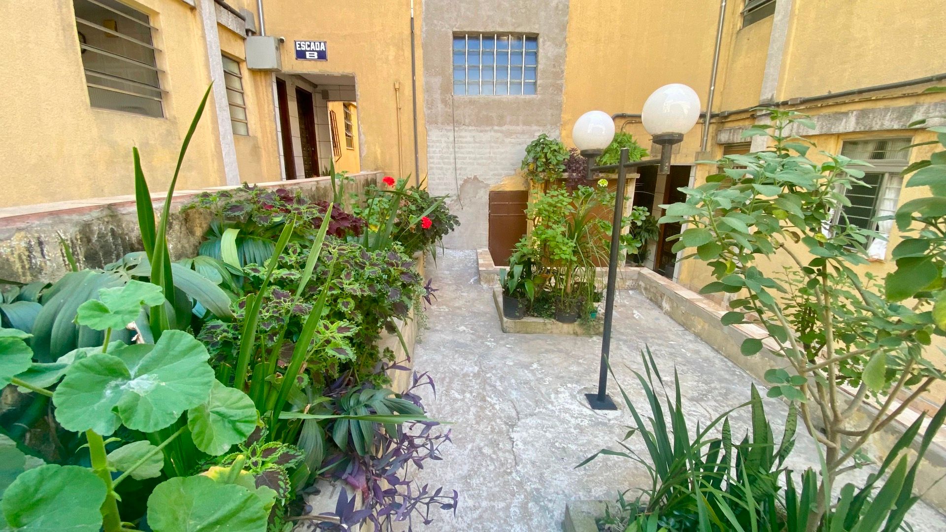 partamento no Condomínio Edifício Tabajara II com 52 m², 2 dormitórios, sala bem iluminada, vaga fixa e localização estratégica em São Paulo.