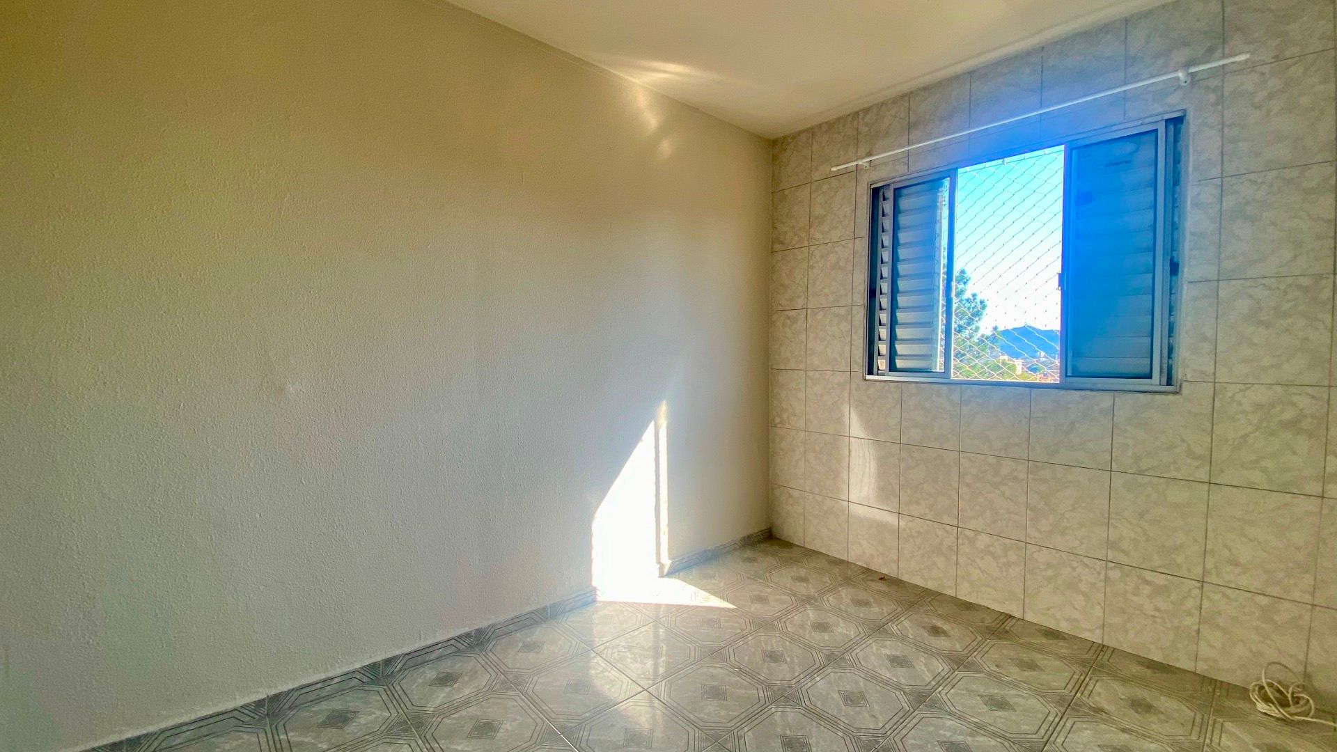 partamento no Condomínio Edifício Tabajara II com 52 m², 2 dormitórios, sala bem iluminada, vaga fixa e localização estratégica em São Paulo.