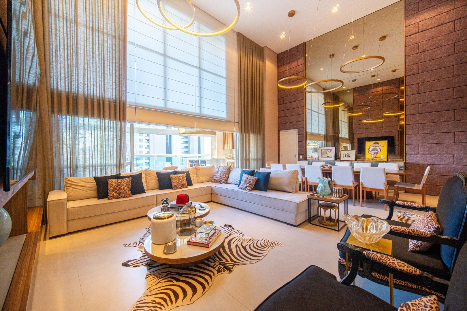 Apartamento em Alphaville Centro de Apoio I, Barueri, com 336 m², 5 suítes, piscina privativa, espaço gourmet, mobiliado e vista para o lago.